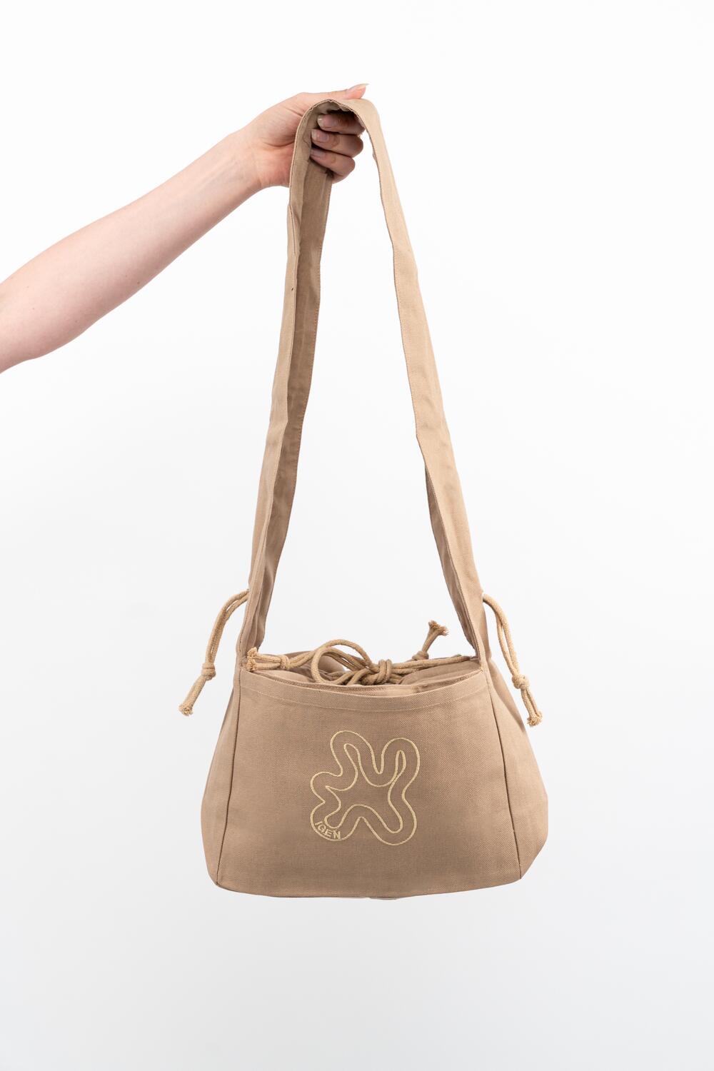 Ruffle shopper - lysebrun